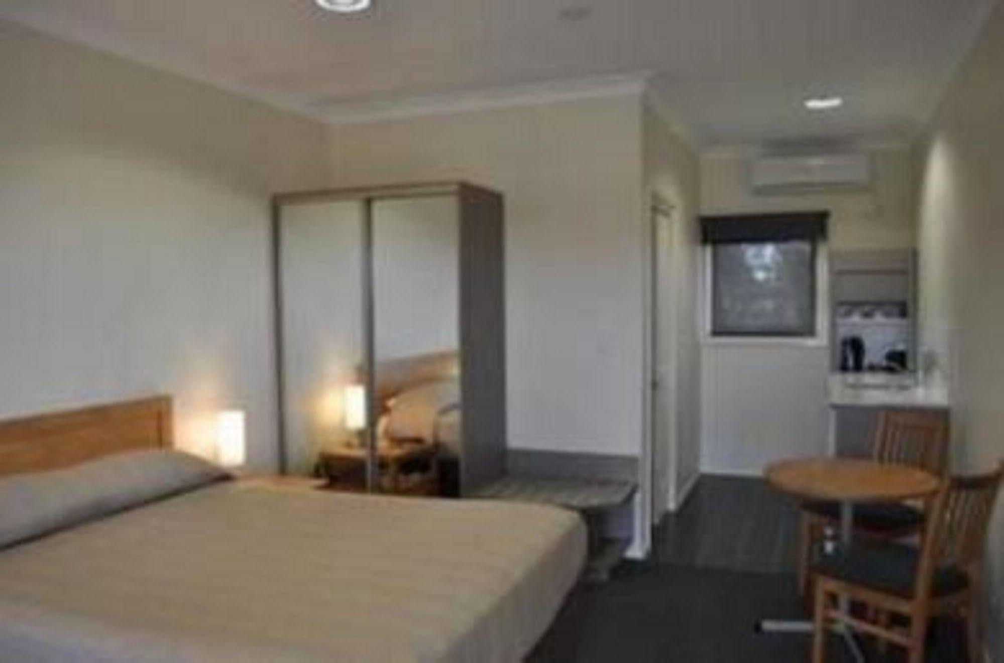 Comfort Inn Bishops Lodge Хэй Экстерьер фото